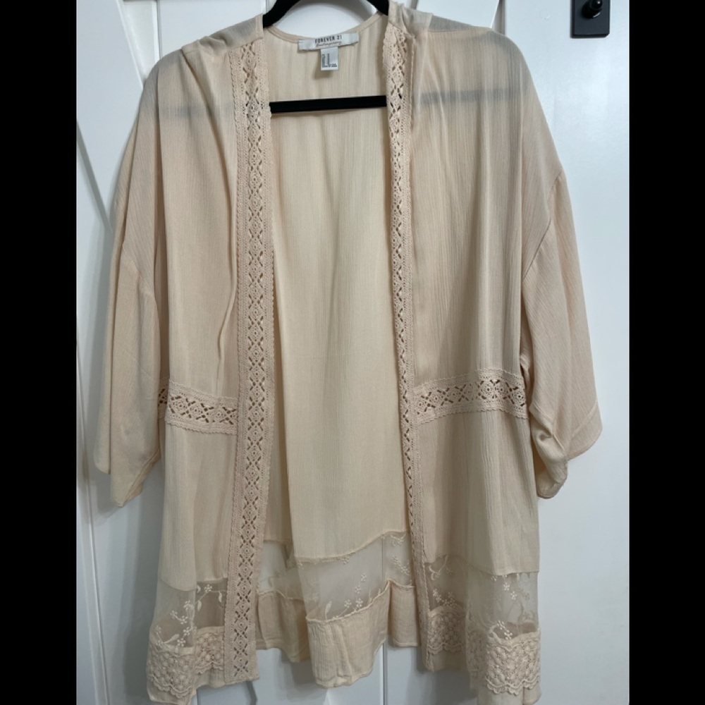 Women’s cardigan light weight.